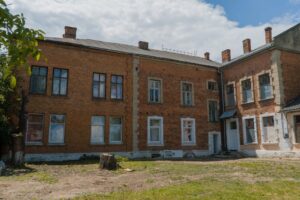 Тимчасовий прихисток. Як на Прикарпатті вирішують проблему з житлом для переселенців