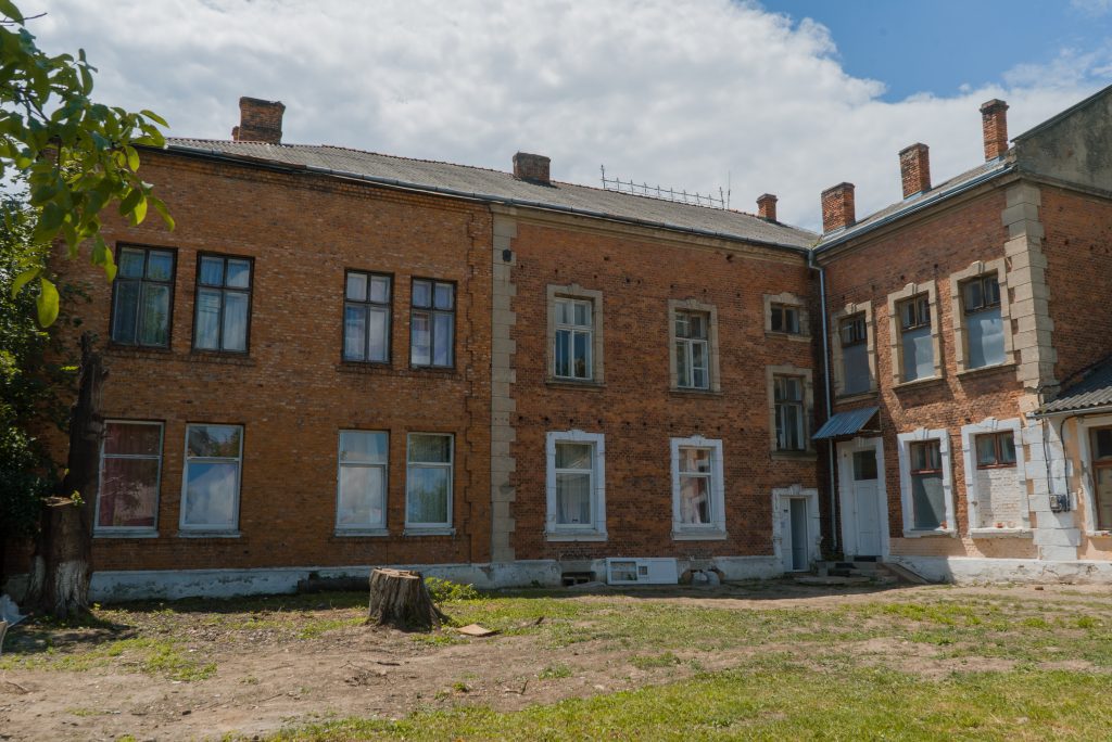 Тимчасовий прихисток. Як на Прикарпатті вирішують проблему з житлом для переселенців