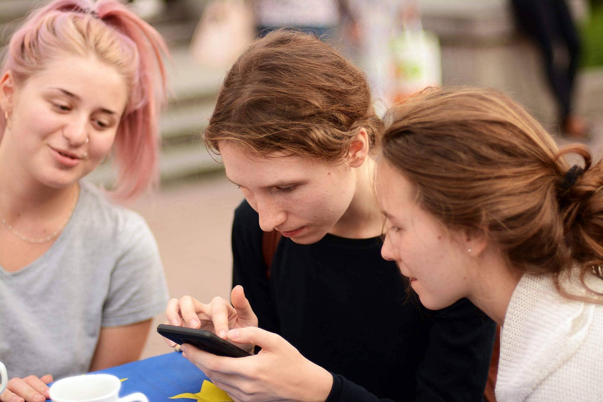 Вища школа лідерства та дослідження “Democracy Deffenders” Vol.1.0.