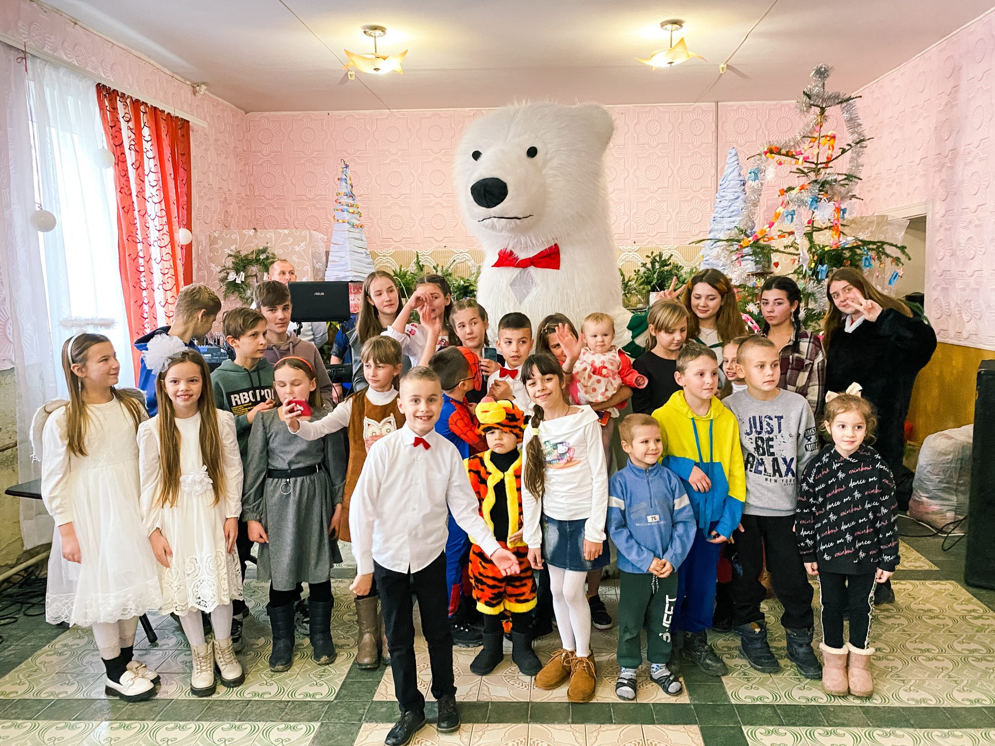 Разом сміятися, гратися, сваритися і миритися